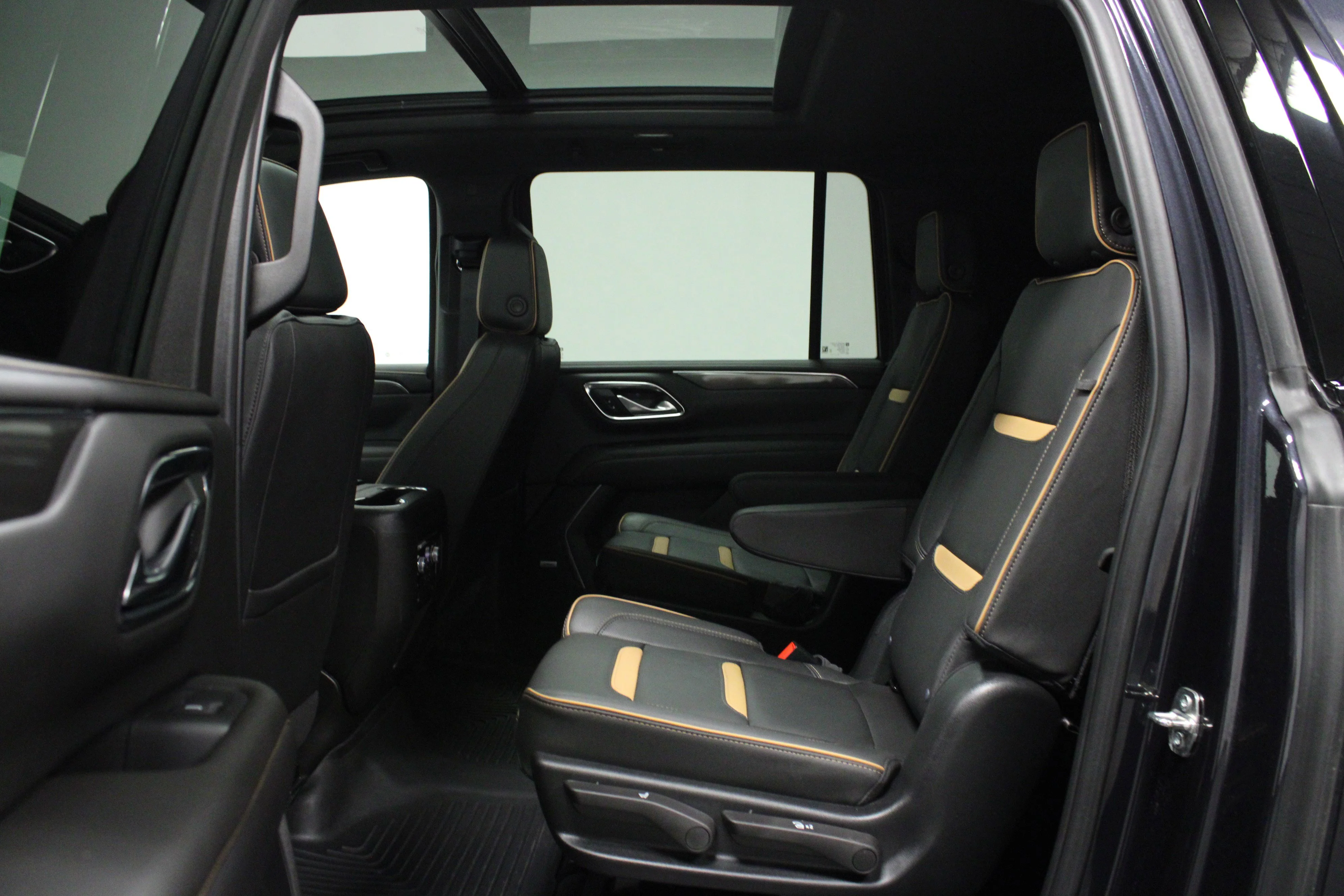 Used 2024 Titanium Rush Metallic GMC AT4 image 13