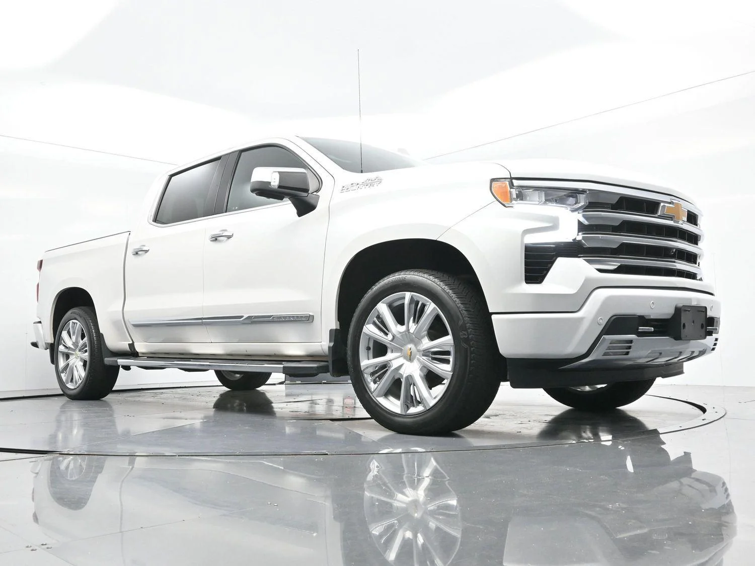 Used 2024 Iridescent Pearl Tricoat Chevrolet High Country image 46