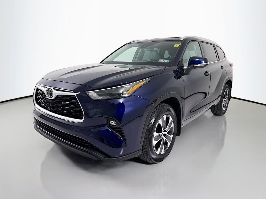 Used 2022 Blueprint Toyota XLE AWD image 3