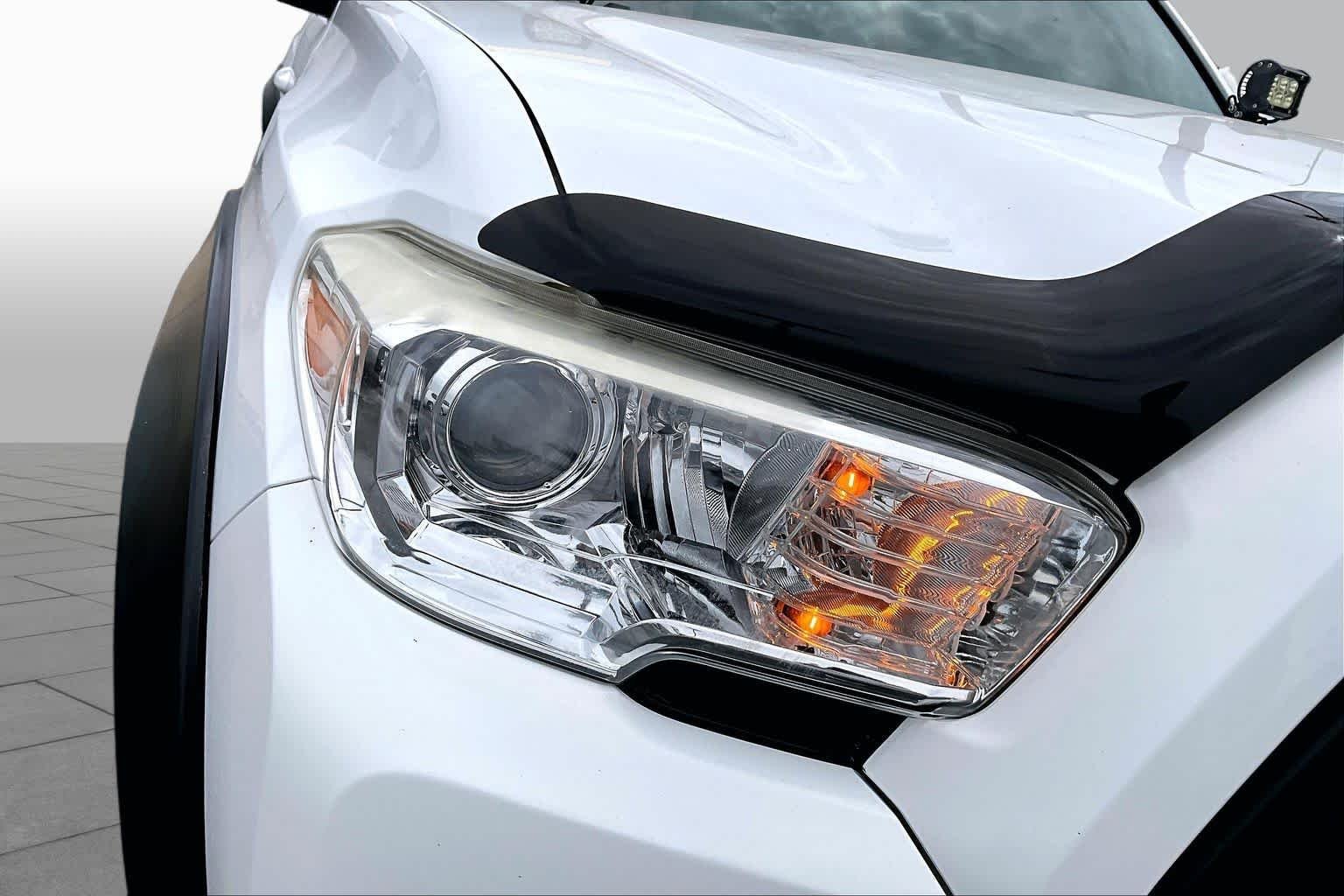 Used 2016 Super White Toyota SR image 27
