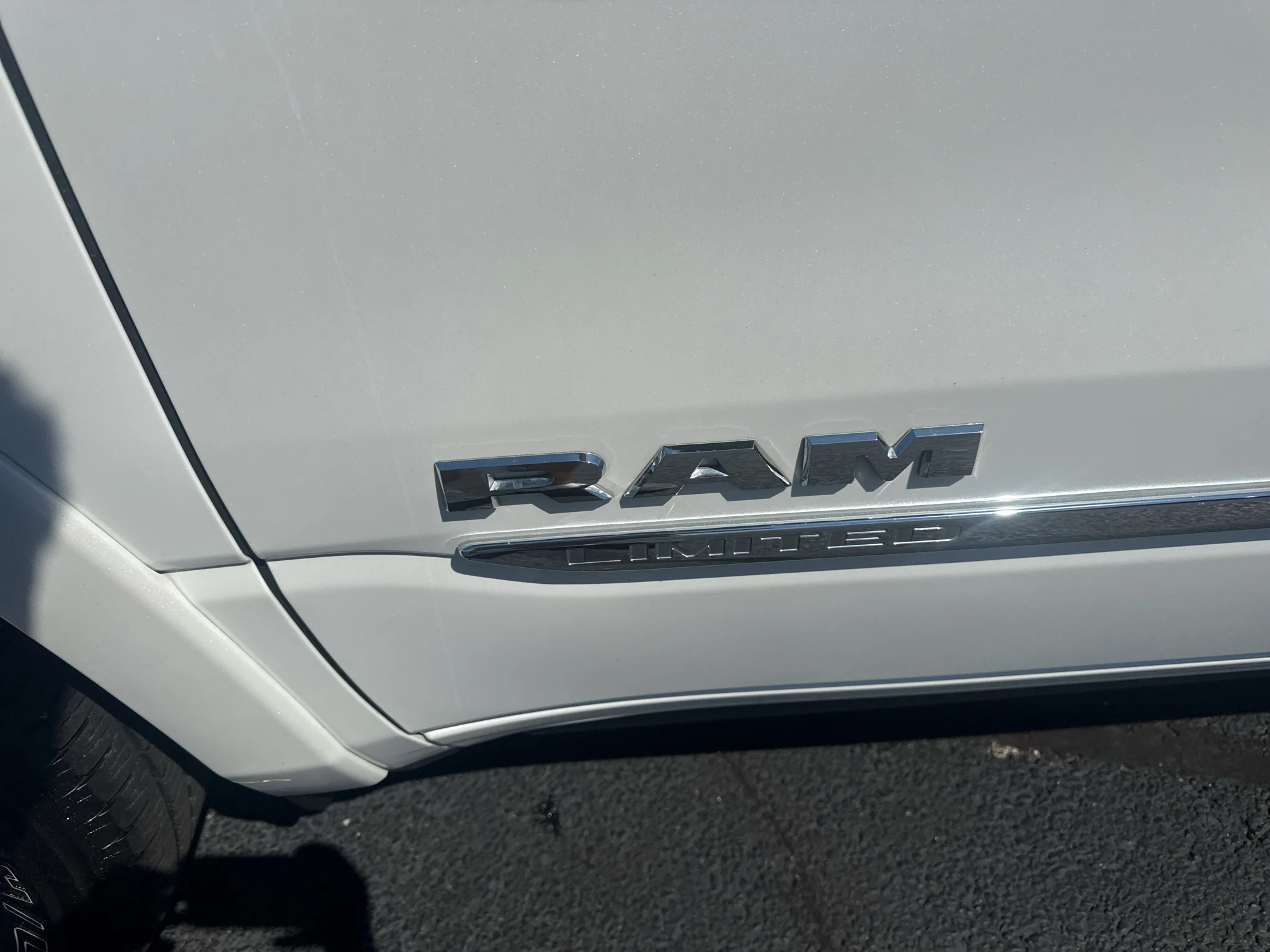 Used 2019 Ivory White Tri-Coat Pearlcoat Ram Limited image 10