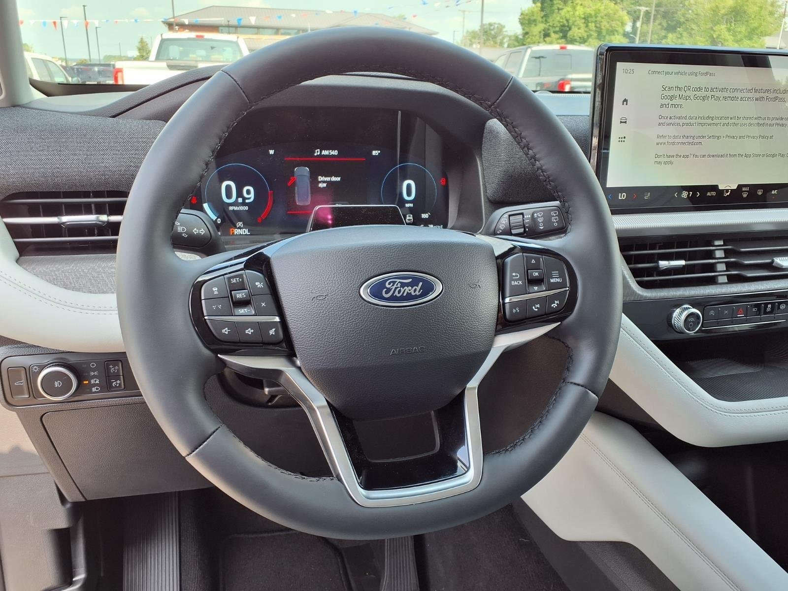 New 2026 Star White Metallic Tri-Coat Ford Platinum™ image 19