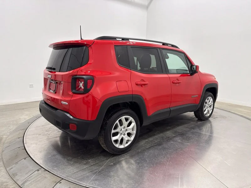 Used 2018 Red Jeep Latitude image 7