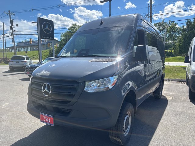 2025 Mercedes-Benz Sprinter Cargo Van 2500 STANDARD ROO