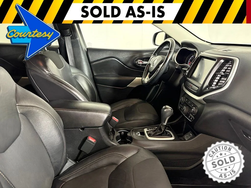 Used 2018 Silver Jeep Latitude Plus image 14