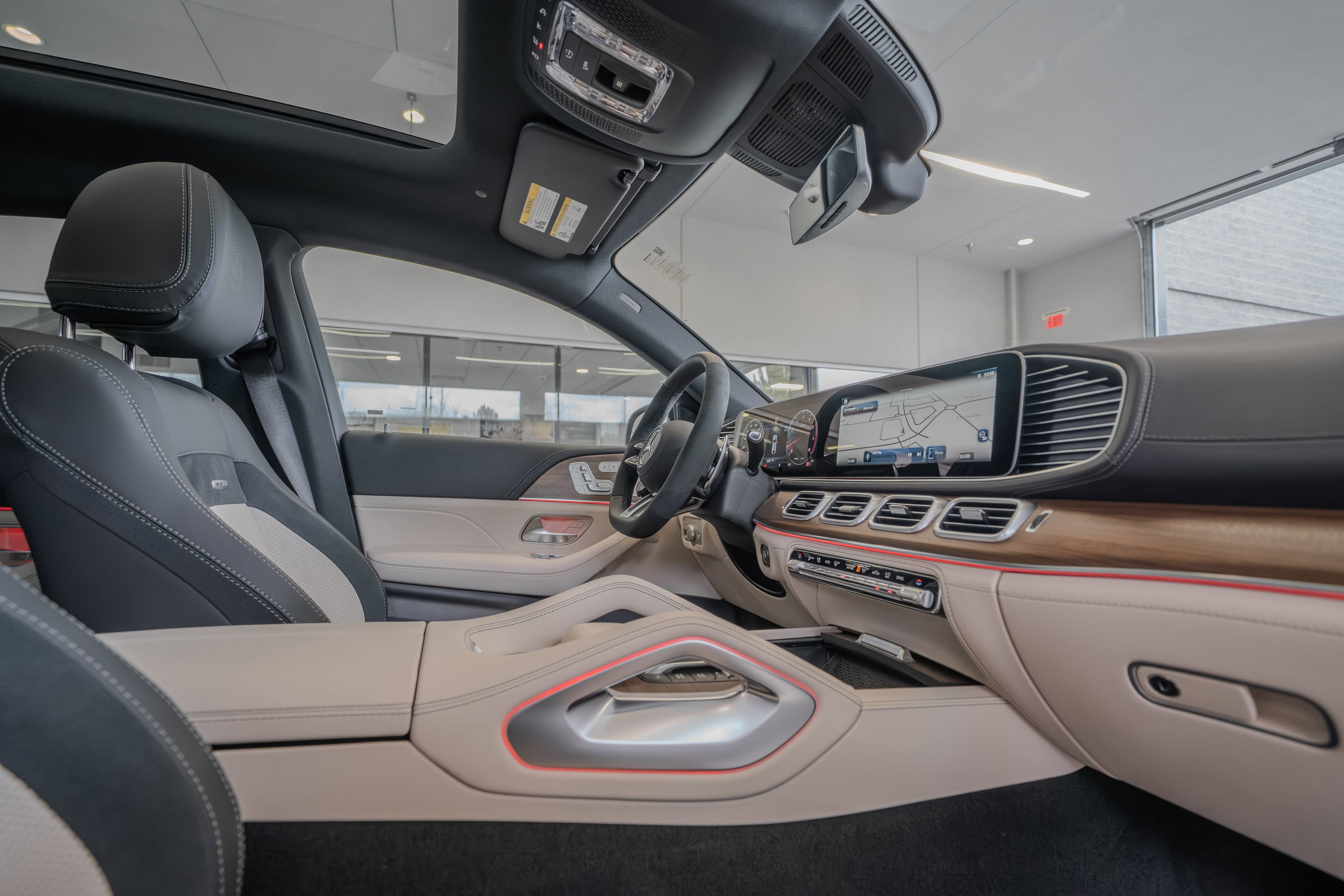 New 2026 MANUFAKTUR Moonlight White Metallic Mercedes-Benz GLE 53 AMG® image 53