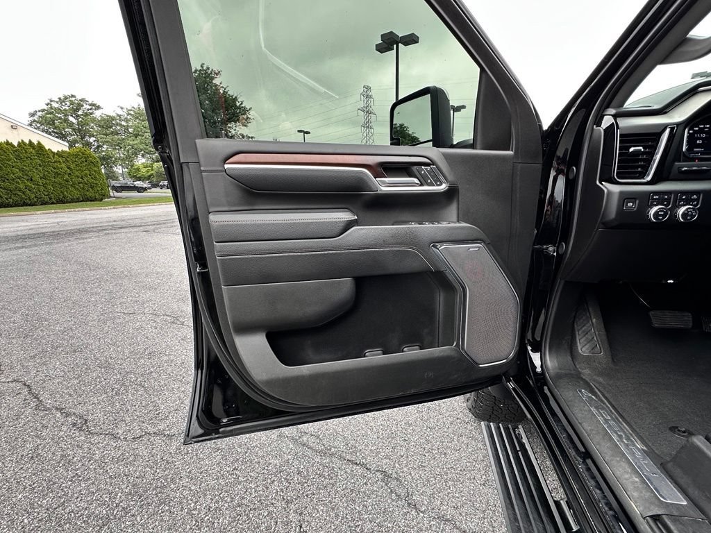 Used 2024 Onyx Black GMC Denali image 24
