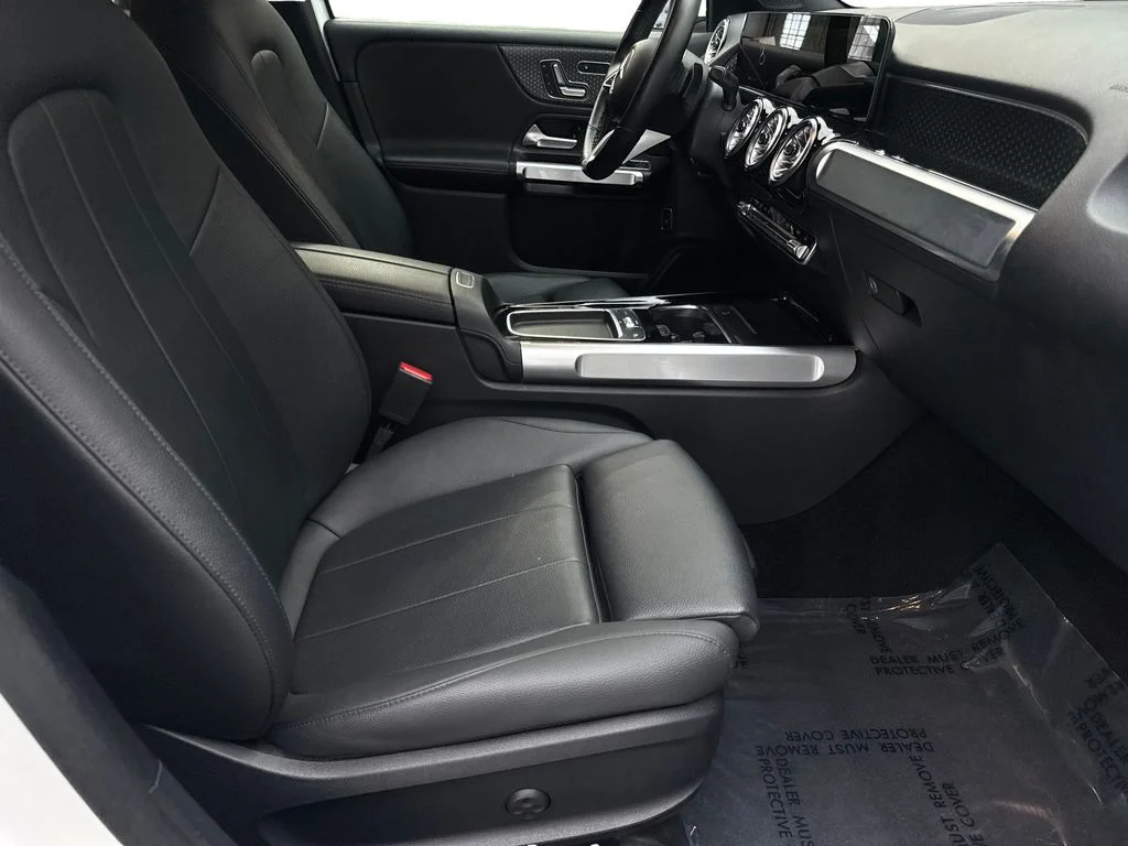 Used 2025 White Mercedes-Benz GLB 250 image 44