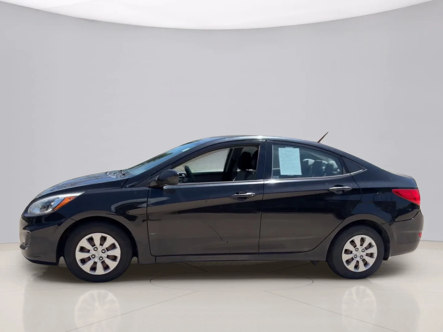 Used 2015 Black Hyundai GLS image 2