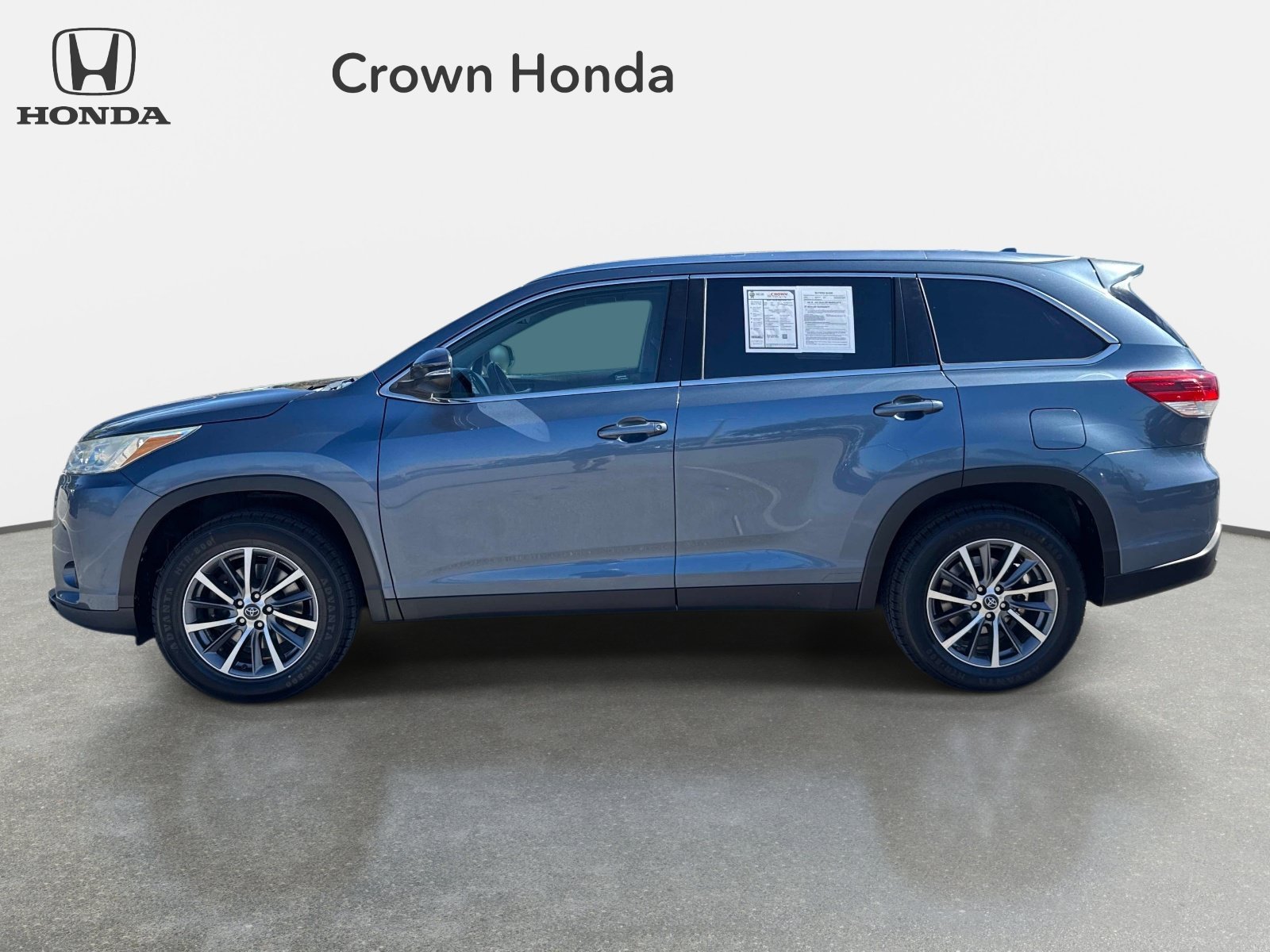 Used 2019 Shoreline Blue Pearl Toyota XLE image 2