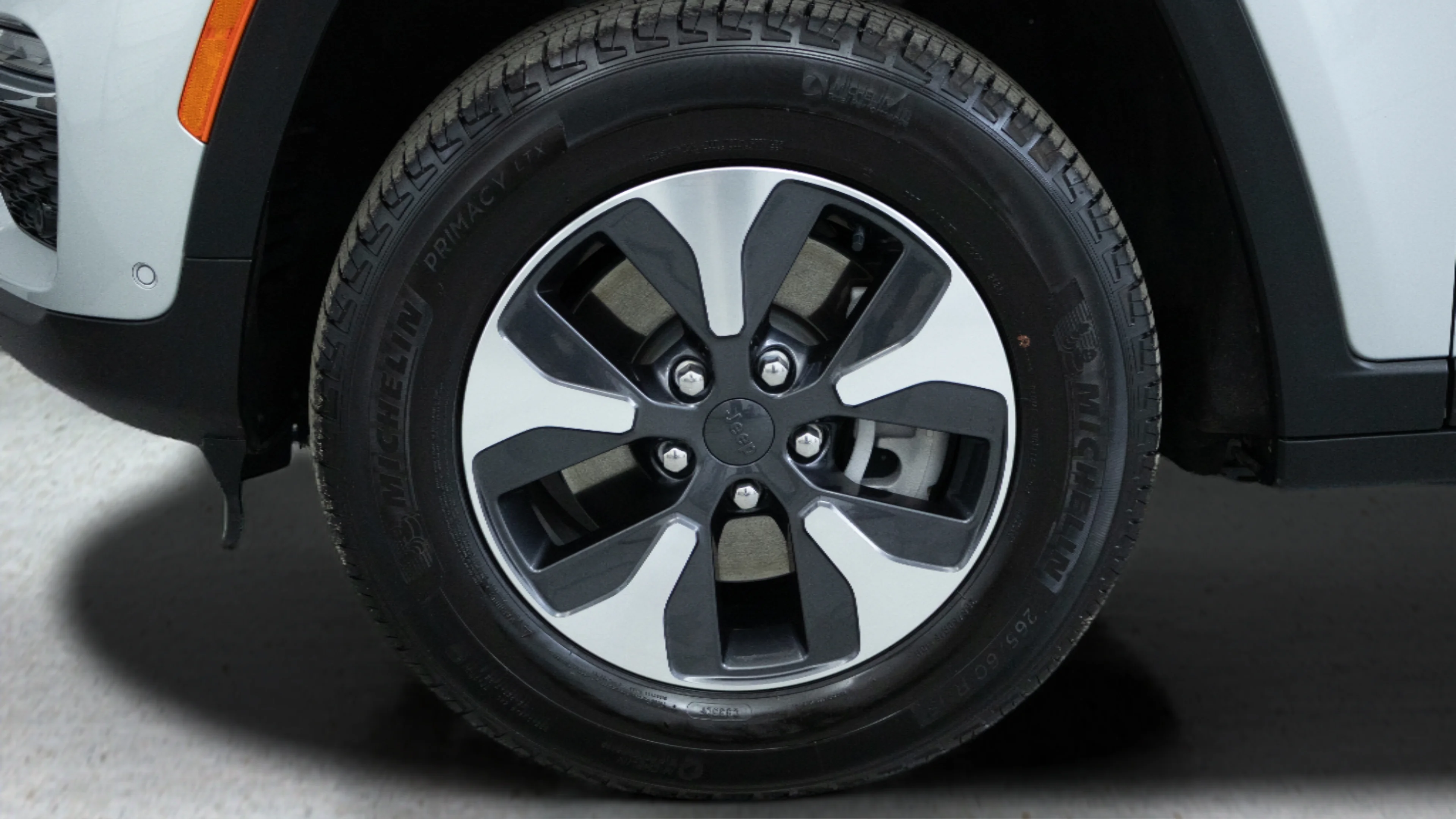 Used 2023 Silver Zynith Jeep  image 9