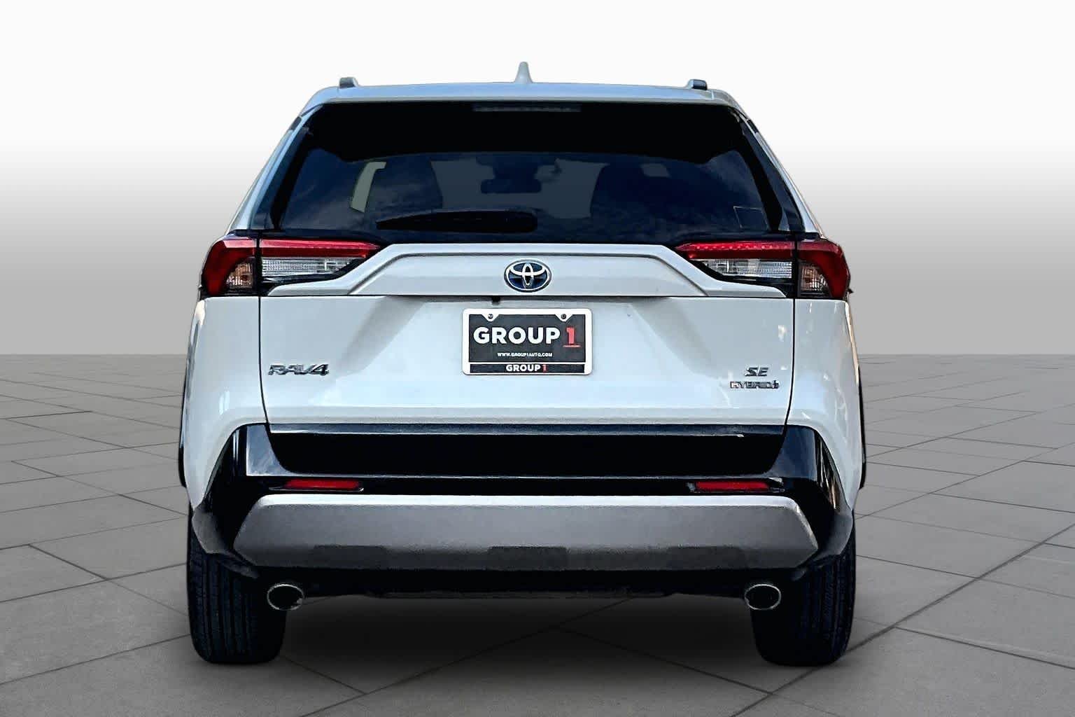 Used 2022 Blizzard Pearl Toyota Hybrid SE image 5