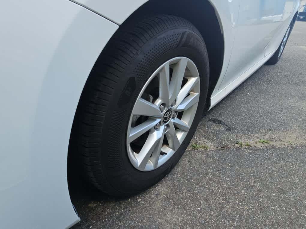2025 Toyota Camry LE - Photo 11