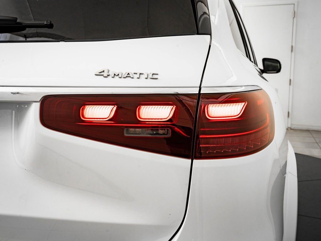 New 2026 MANUFAKTUR Moonlight White Metallic Mercedes-Benz GLS 450 image 18