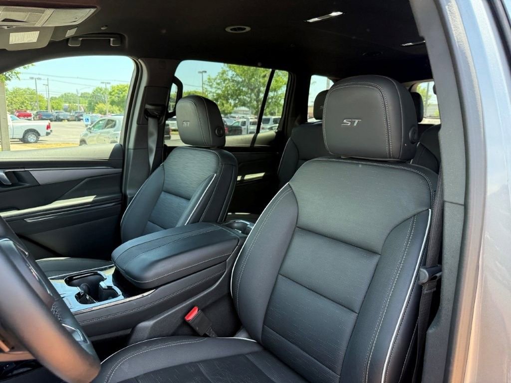 Used 2025 Moonstone Gray Metallic Buick Sport Touring image 13