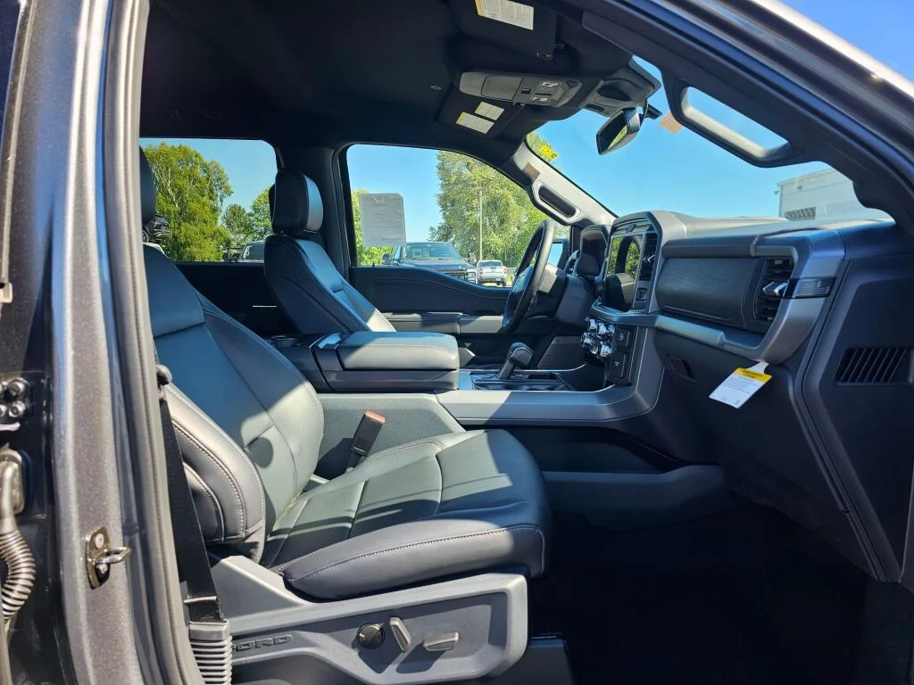 New 2026 Carbonized Gray Metallic Ford XLT image 11