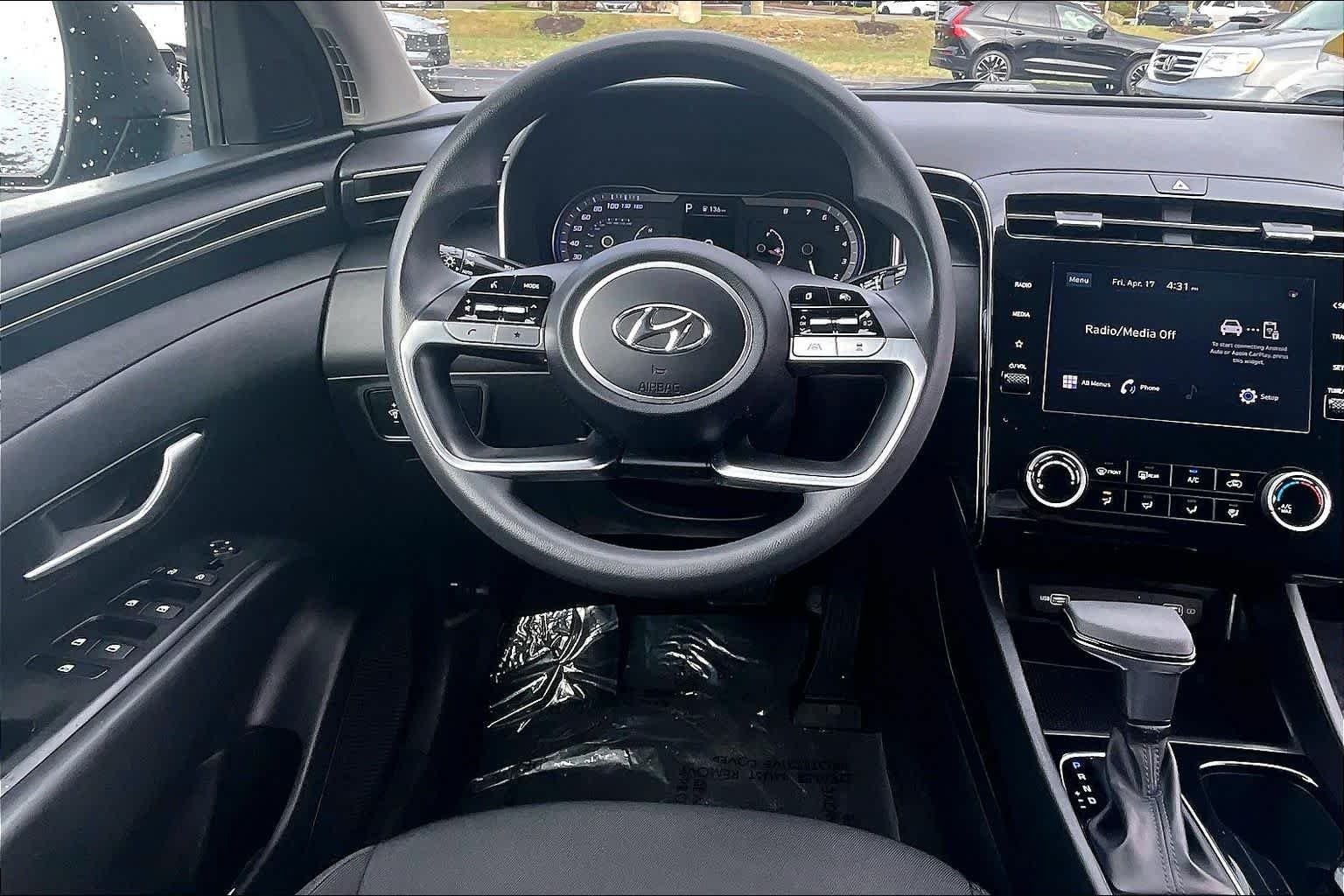 Used 2022 Phantom Black Hyundai SEL image 7