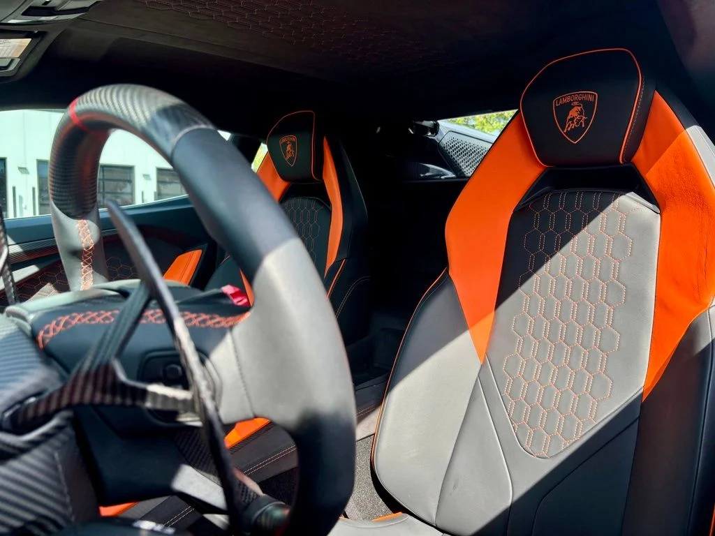 Used 2025 Verde Hydra Metallic Lamborghini  image 21