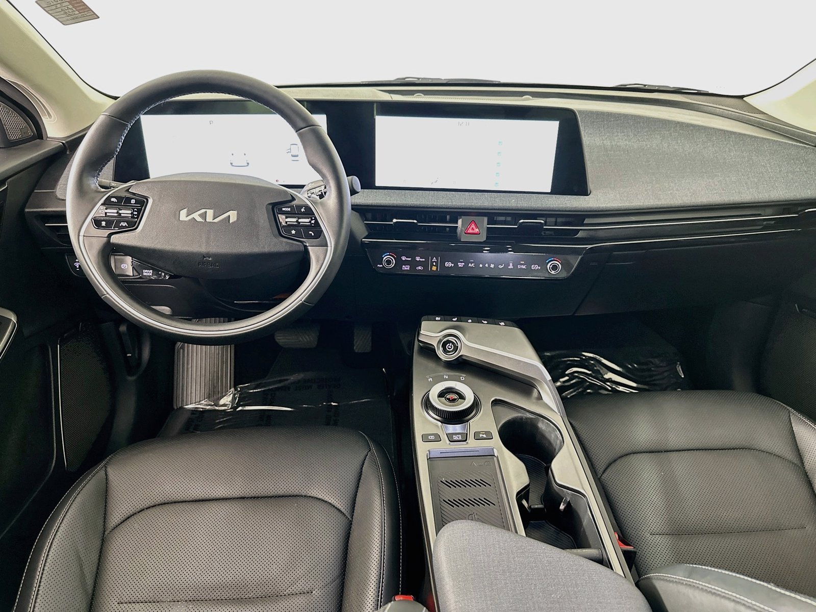 Used 2023 Interstellar Gray Kia Wind image 23