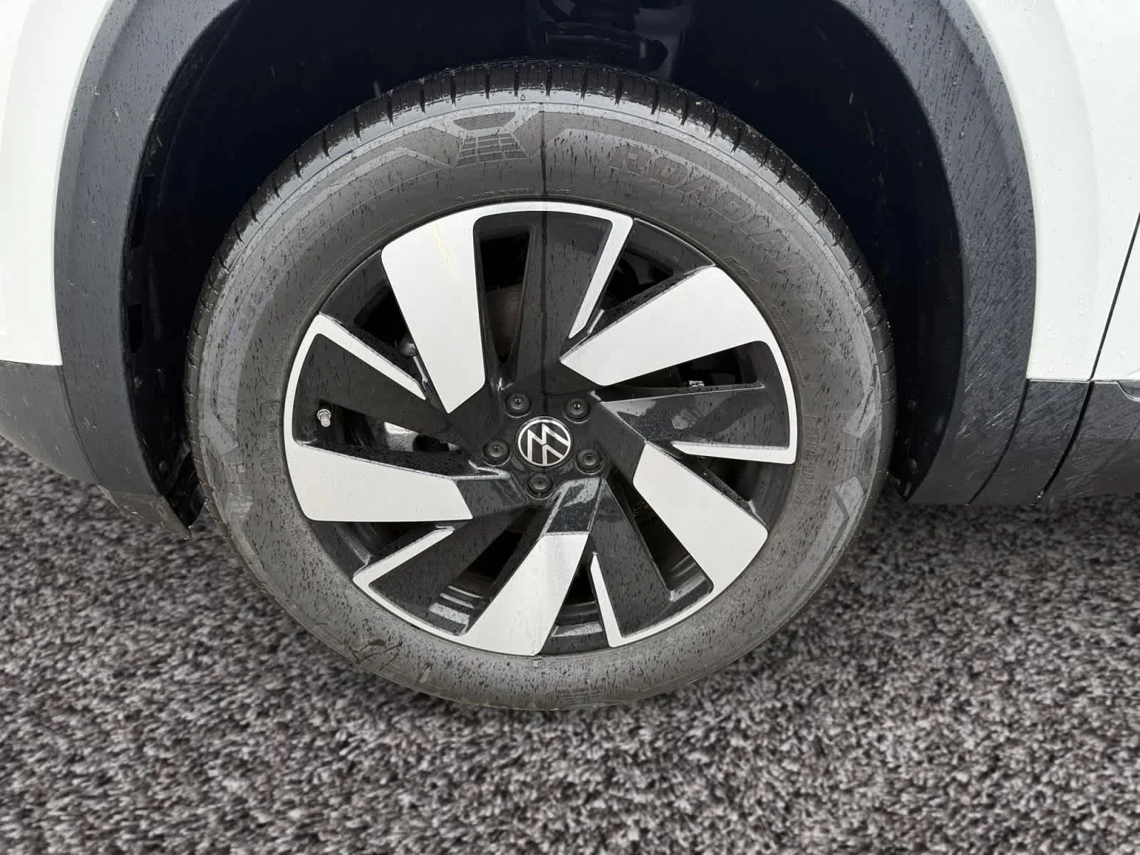 2026 Volkswagen Atlas Cross Sport SE w/Tech - Photo 9