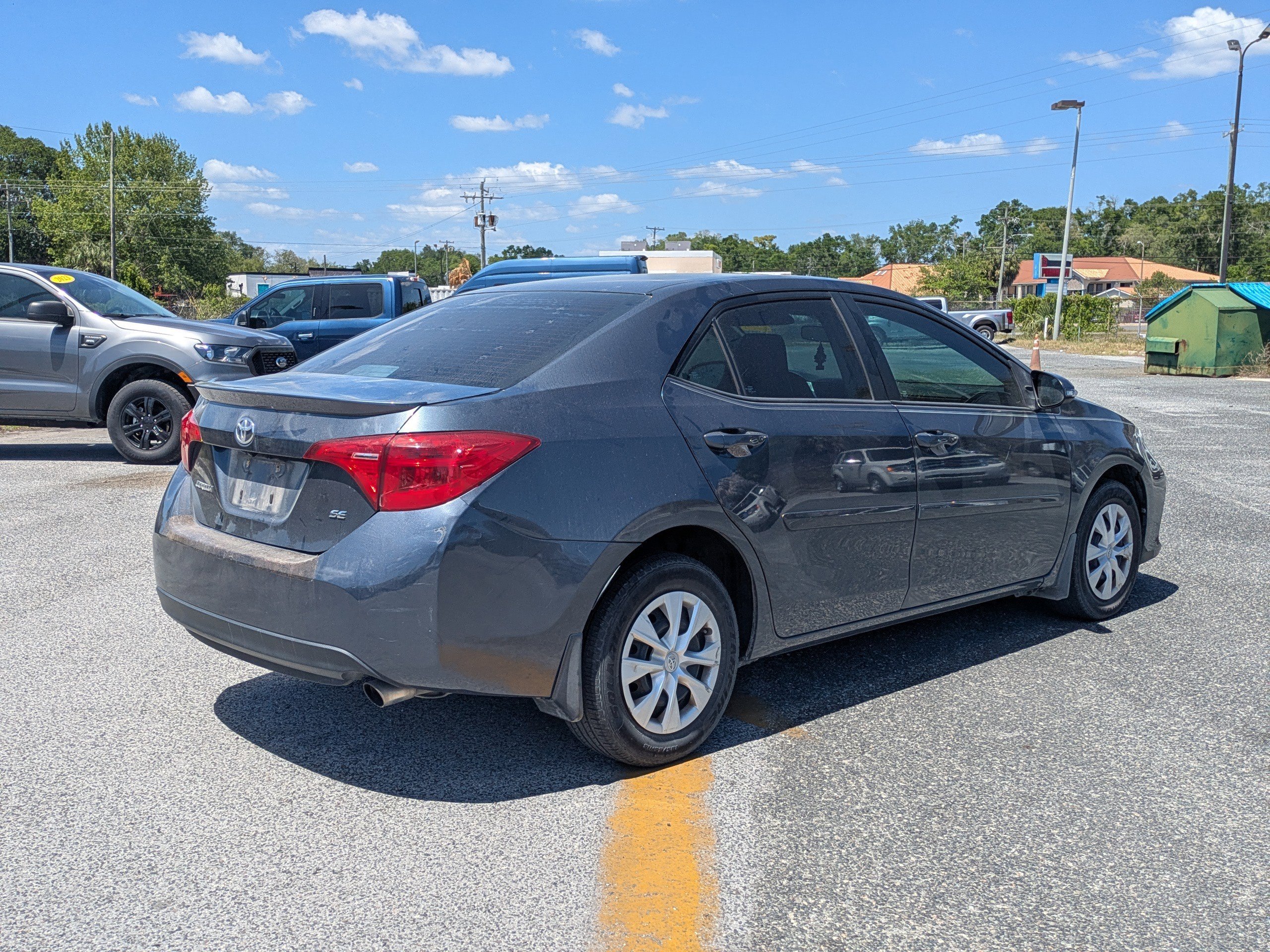 Used 2017  Toyota LE image 4