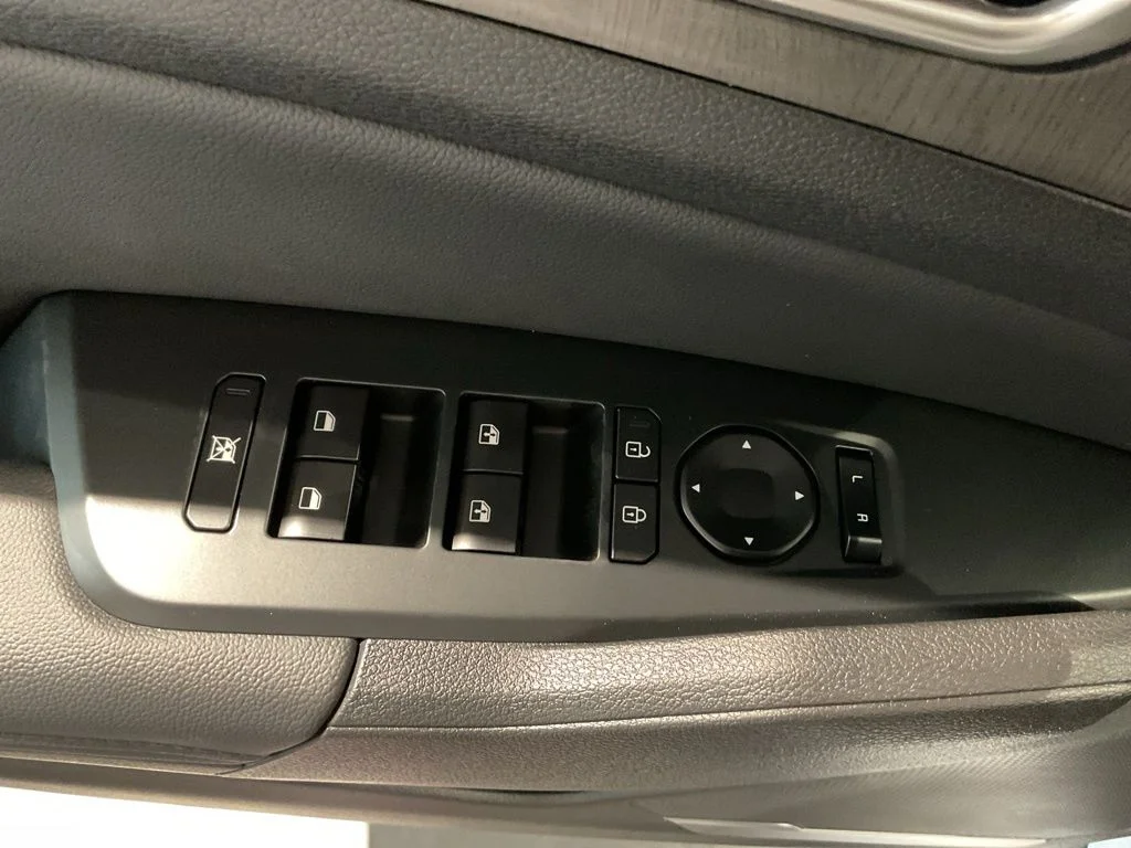 New 2026 White Kia X-Line image 11