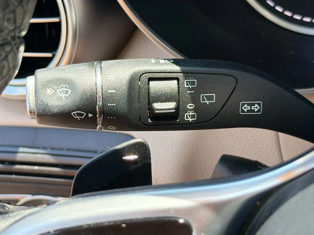 Used 2022  Mercedes-Benz GLC 300 image 21