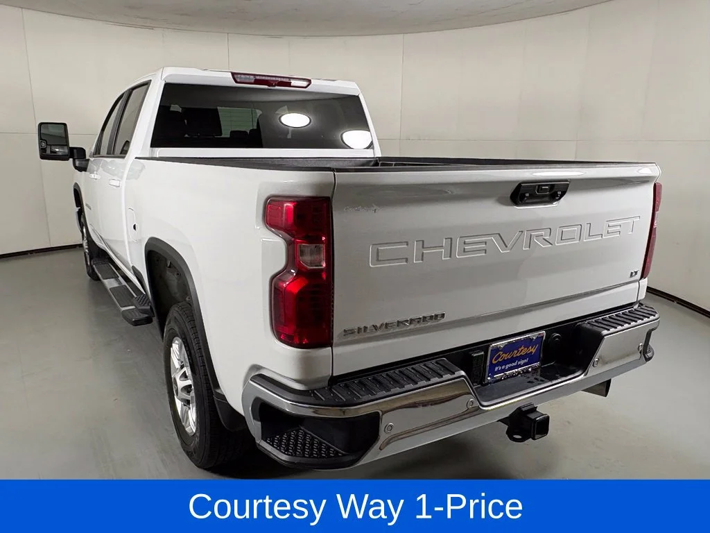 Used 2025 Summit White Chevrolet LT image 8