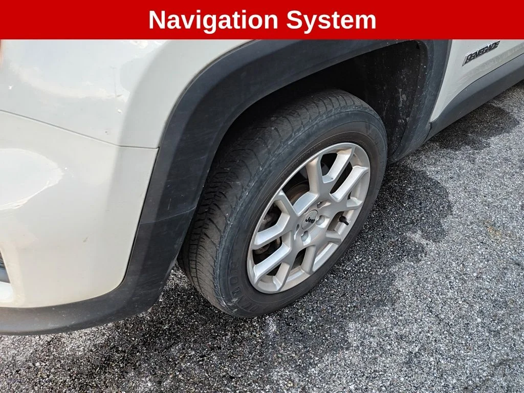 Used 2022 White Jeep Latitude image 2