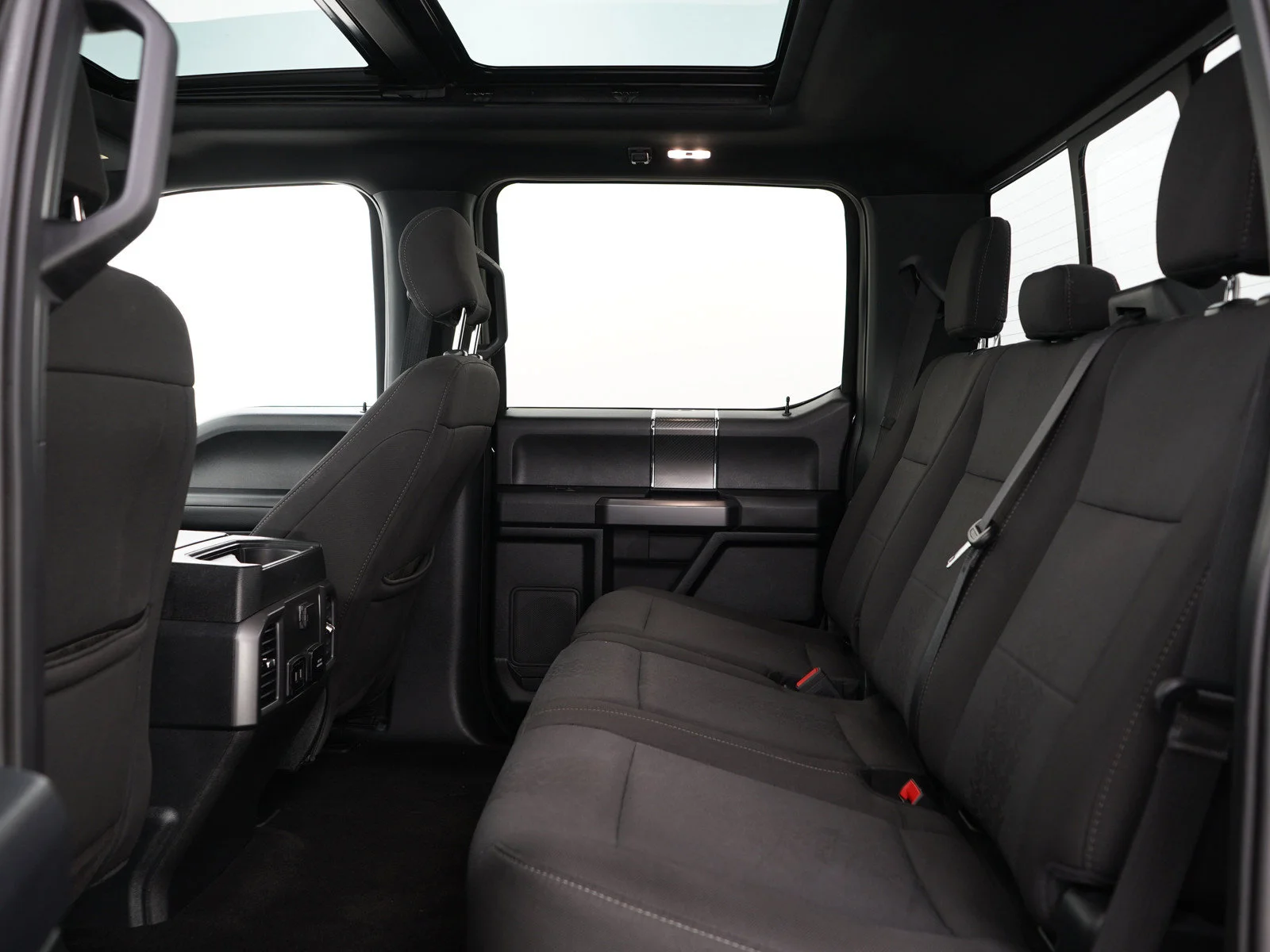 Used 2018  Ford XL image 18