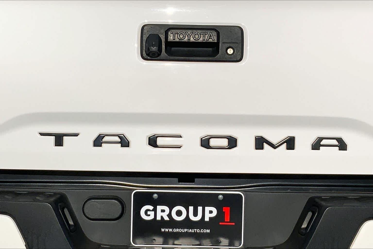 Used 2019 Super White Toyota SR image 9