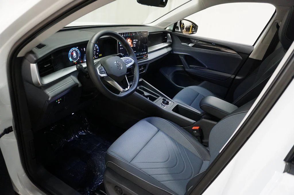 New 2026 Pure White Volkswagen SE image 9