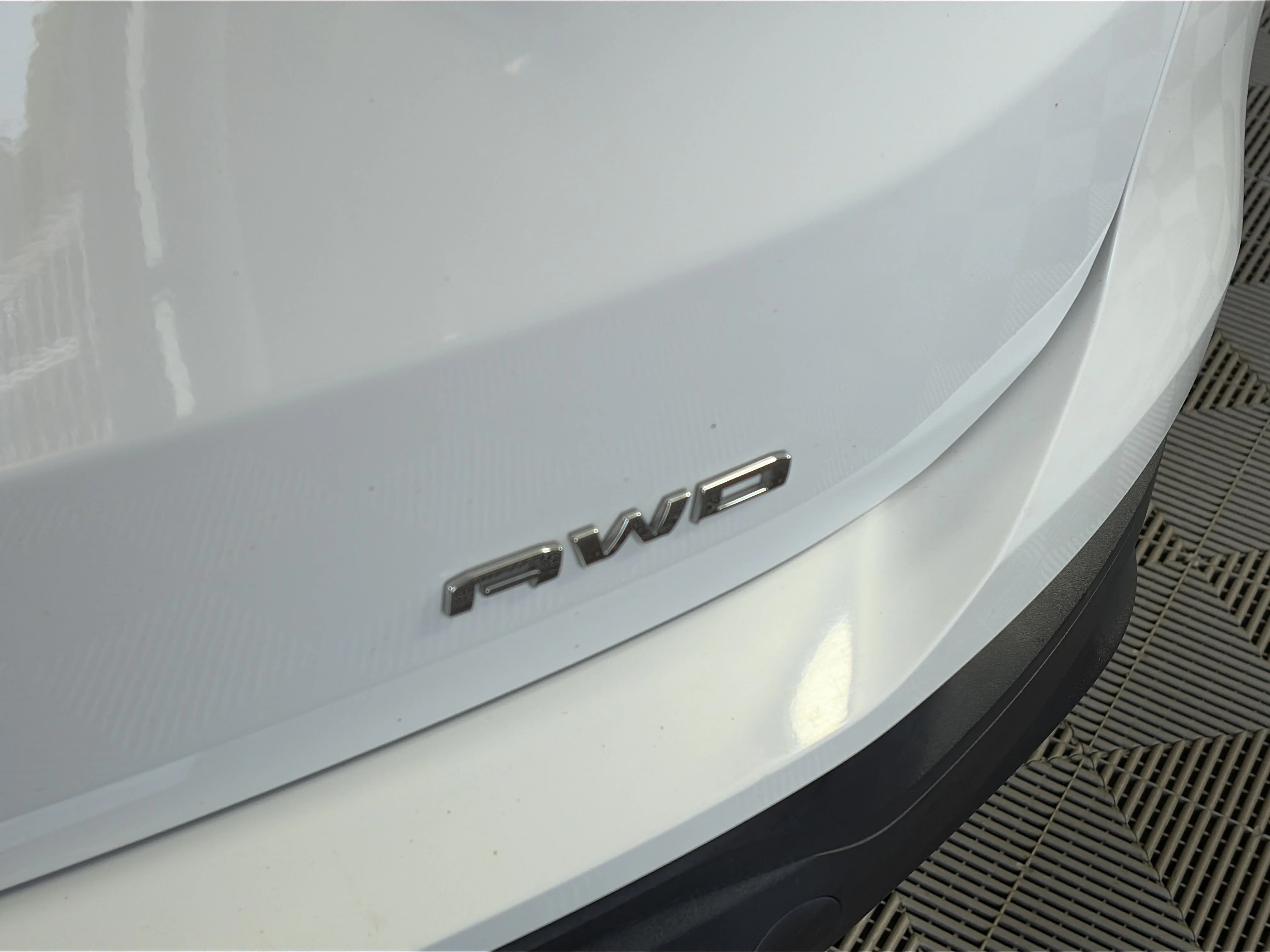 Certified Used 2024 Summit White GMC SLE image 22
