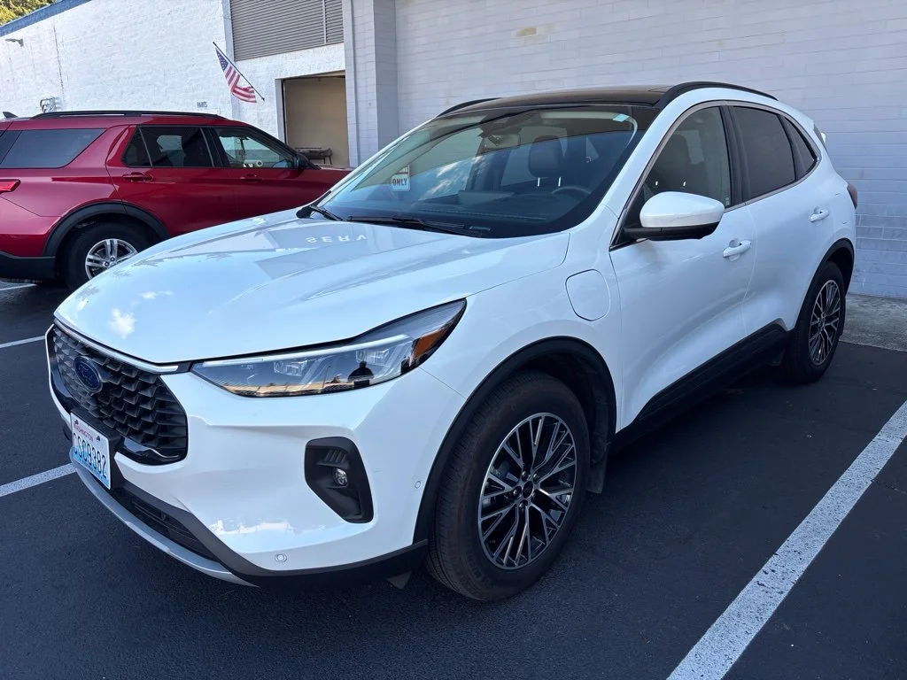 Used 2023 White Ford Base image 1