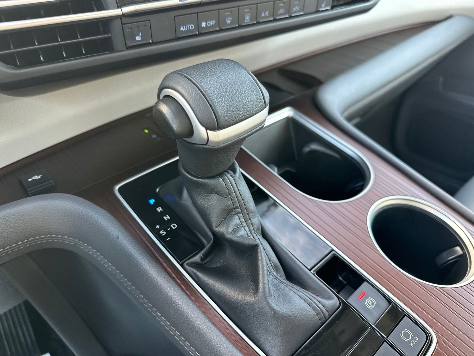 Used 2022 Beige Toyota XLE image 71