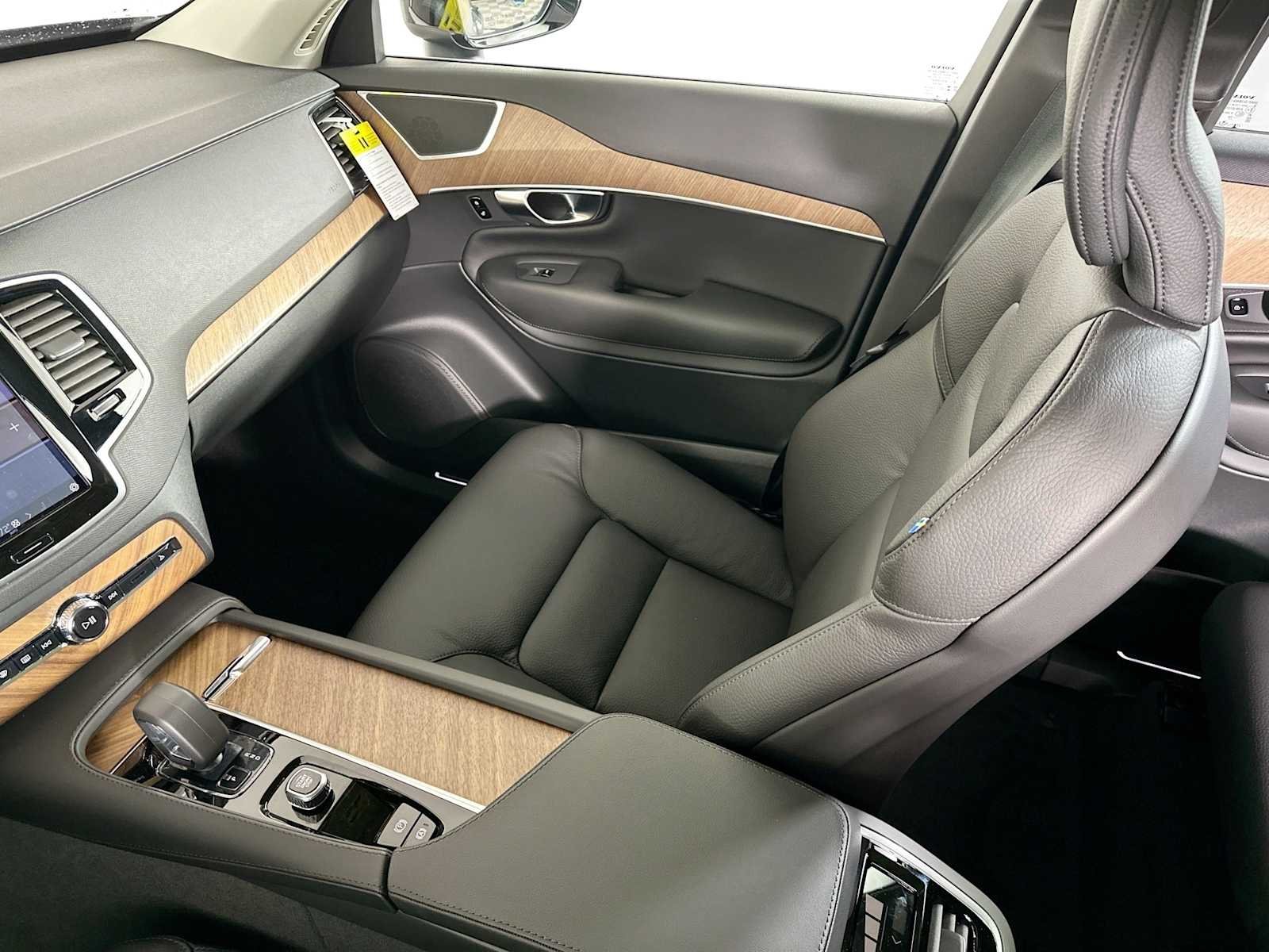 2025 Volvo XC90 Plus - Photo 19
