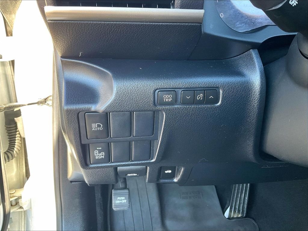 Used 2019 Eminent White Pearl Lexus 300 image 26