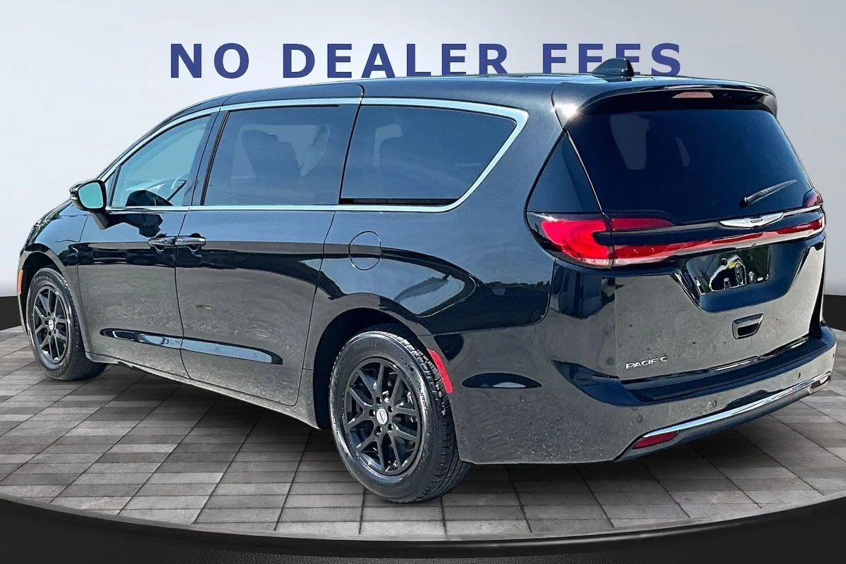 Used 2023 Black Chrysler Touring L image 4