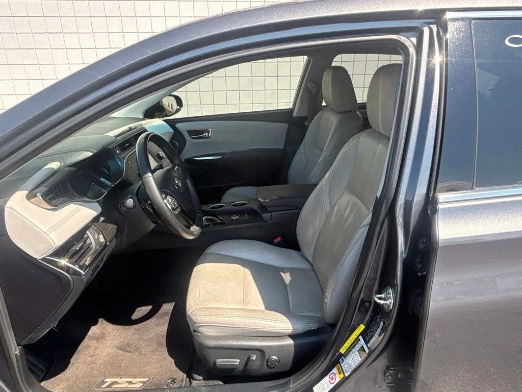 Used 2015 Gray Toyota XLE image 3