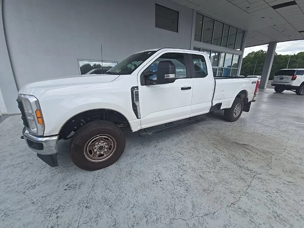 Used 2026 Oxford White Ford XL image 1