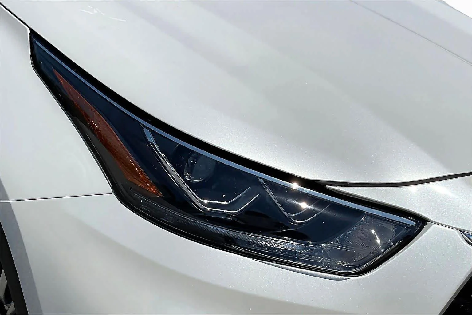 New 2026 Wind Chill Pearl Toyota Platinum image 13