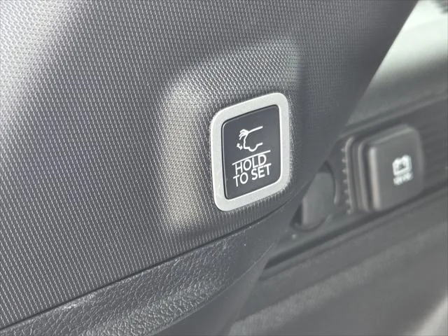 New 2026 Baltic Gray Metallic Clear-Coat Exterior Paint Jeep Altitude image 7