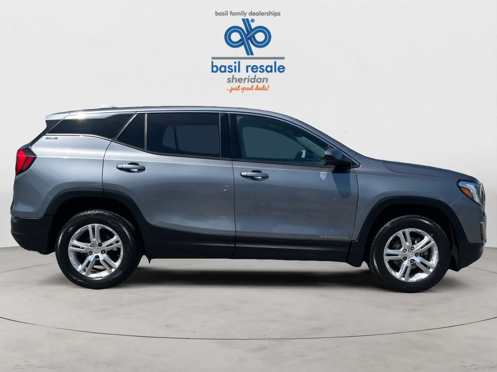 Used 2018 Satin Steel Metallic GMC SLE image 7