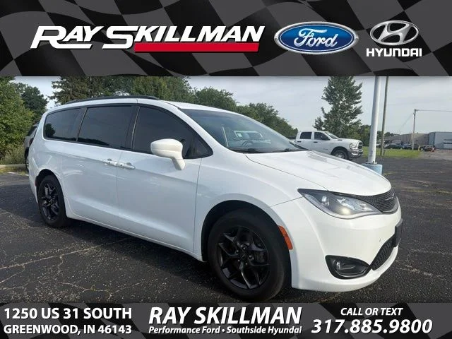 Used 2019 Bright White Clearcoat Chrysler Touring L image 1