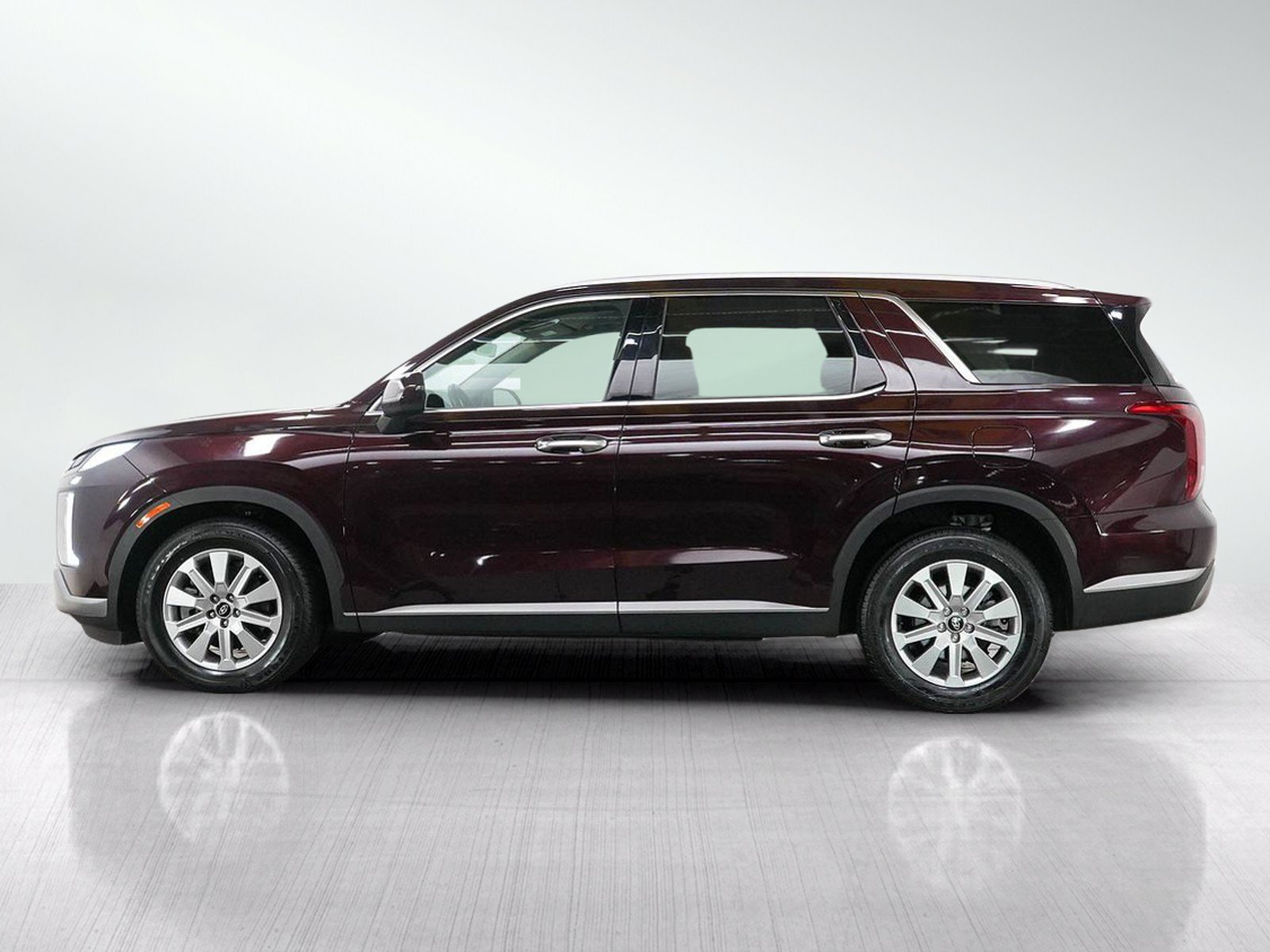 Used 2024 Hyundai Palisade SEL with VIN KM8R2DGE1RU710312 for sale in Minneapolis, Minnesota