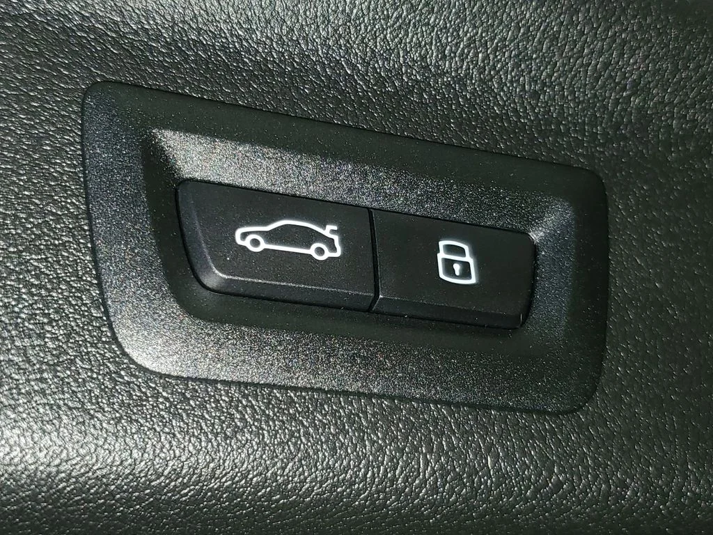 Used 2026 White BMW xDrive28i image 8