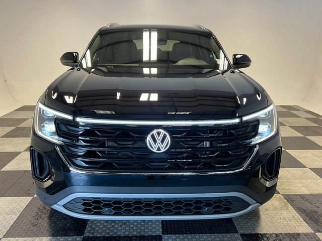 New 2026 Black Volkswagen 2.0T SE w/Technology image 2