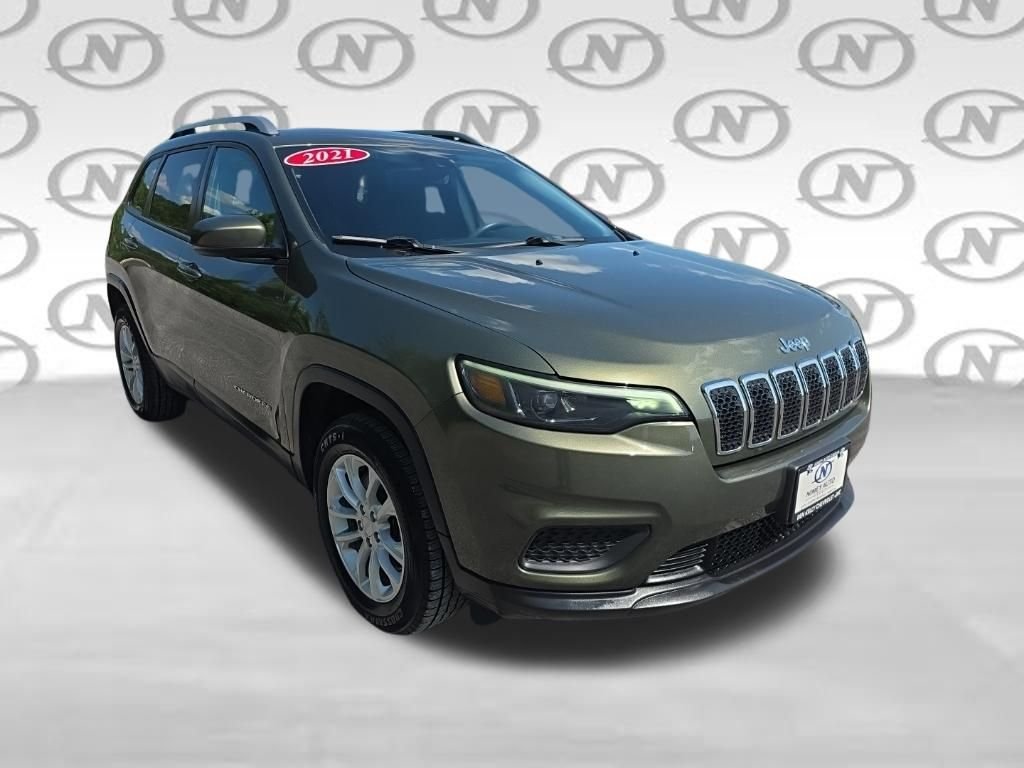 Used 2021 Green Jeep Latitude image 13