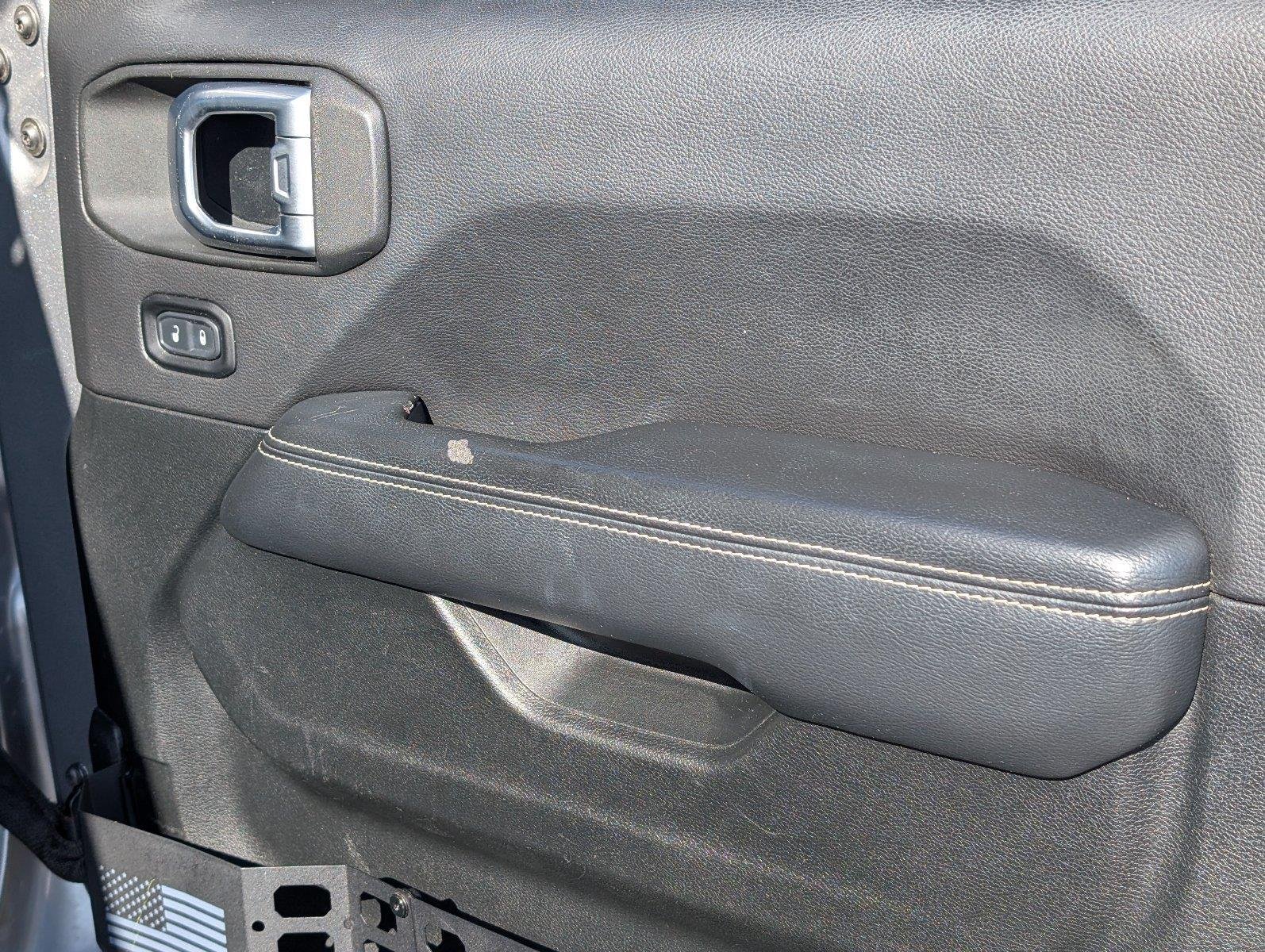 Used 2020 Billet Silver Metallic Clearcoat Jeep Sahara image 40