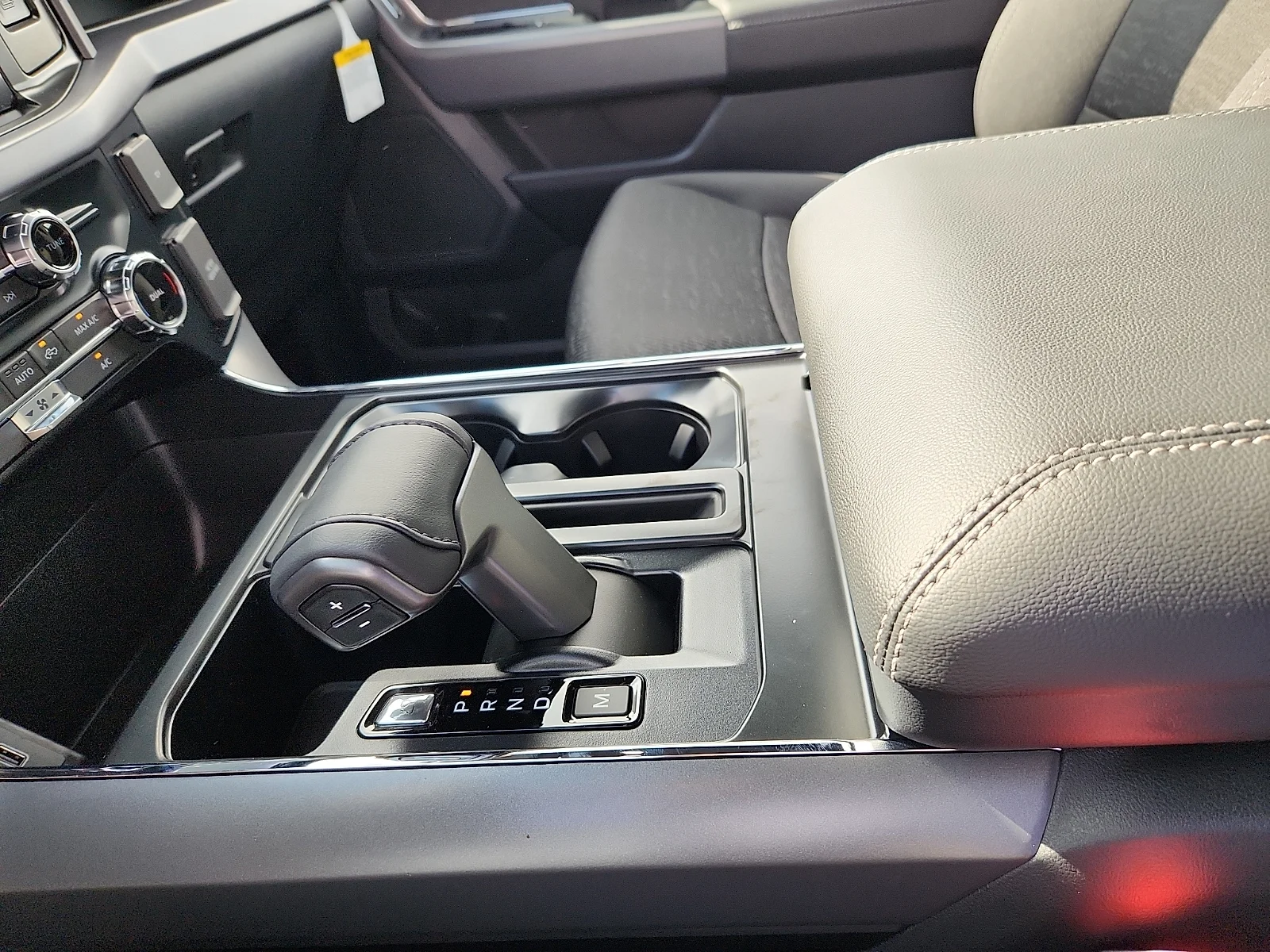 New 2026 Oxford White Ford XLT image 25
